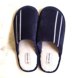 NWOT. Men's Warm and Comfortable Slippers.